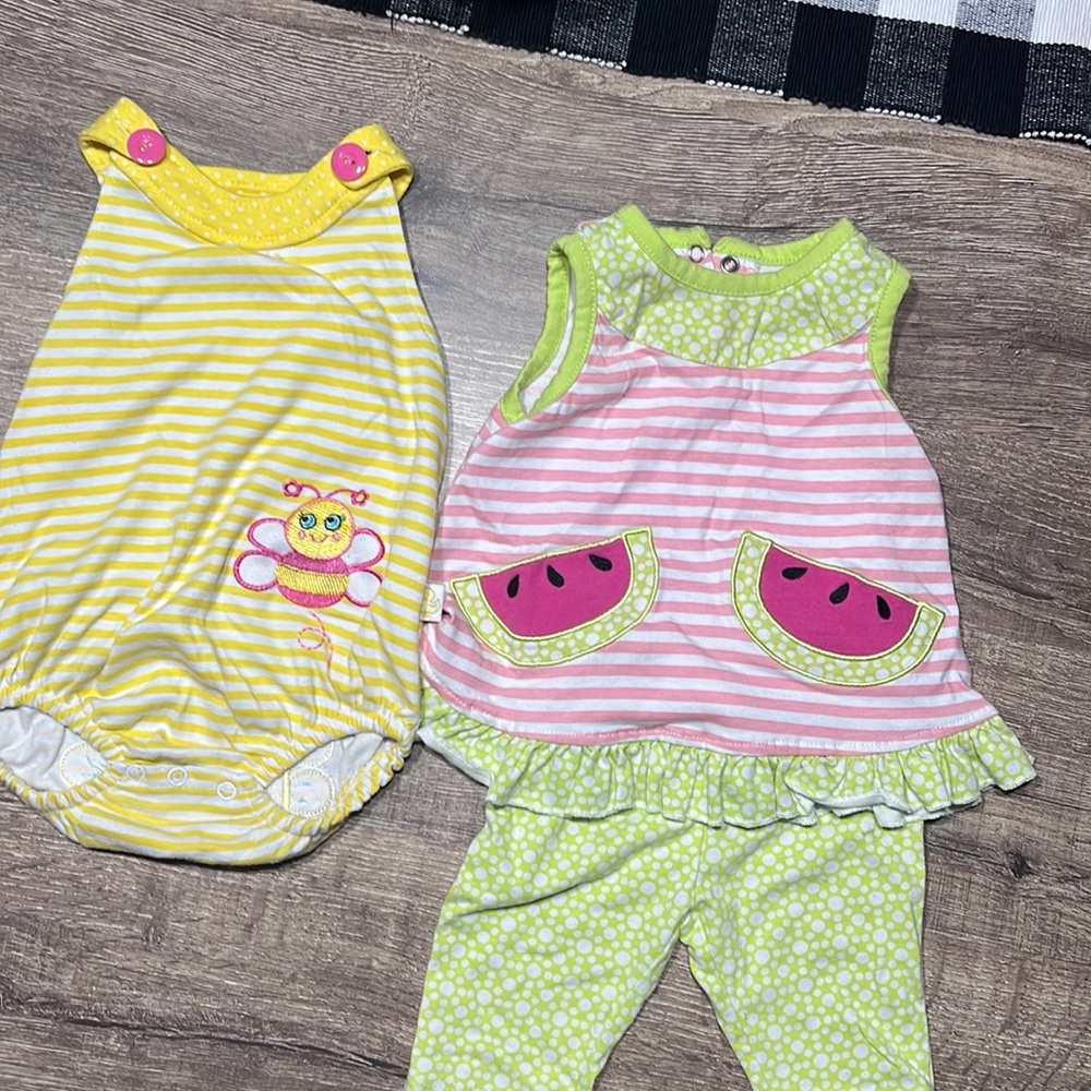 2pc baby girl bundle. 6-9 months. Duck duck goose romper and Weeplay 2 pc set
